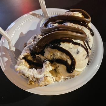 Cookie Spin - Warm Deep-Dish Cookie Sundae - Desserts Near Me - Chicago, Illinois
