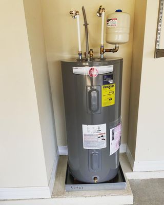 Laramie Ave Plumbing Company Logo