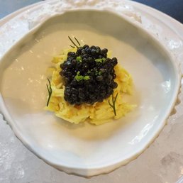 Curry crab with caviar, one of the tastiest courses!