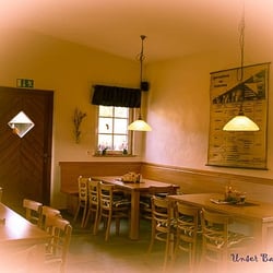 Backhaus-Café - Die urige Gaststube mit dem Holzbackofen bietet Geborgenheit und Abstand vom Alltag.