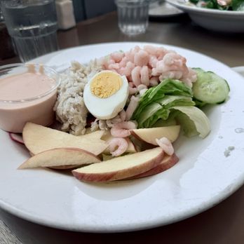 Sam's Chowder House - Shrimp Louis salad - Seafood Near Me - Half Moon Bay, California Sam's Chowder House - Shrimp Louis salad - Seafood Near Me - Half Moon Bay, California