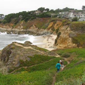 HI Point Montara Lighthouse Hostel - The slightly treacherous path to the totally worth it beach - Hostels Near Me - Montara, California