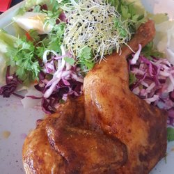 Lola Brasserie - Halve kip die heel lekker was. Niet droog en lekkere friet. Ook de salade was lekker. Was samen met een mango sausje dat heerlijk was