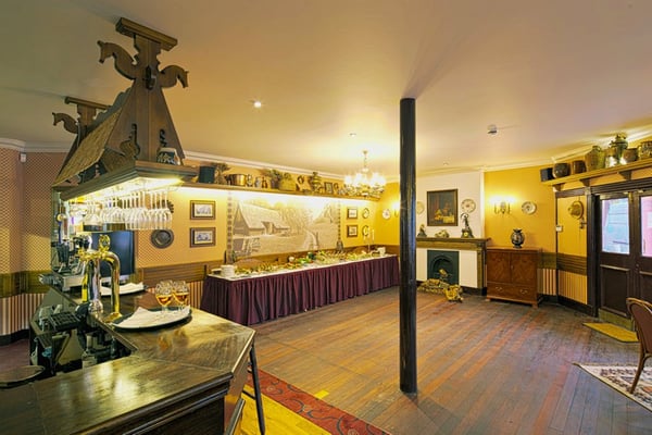 Berneliu Uzeiga - Shepherds Inn, Leytonstone by null