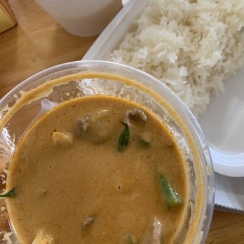 Pad Thai - Panang Curry with beef and sticky rice - Thai Near Me - Honolulu, Hawaii