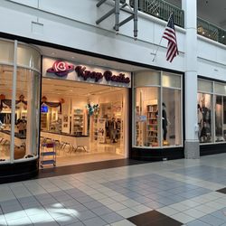 Kpop Bestie - The front of the store