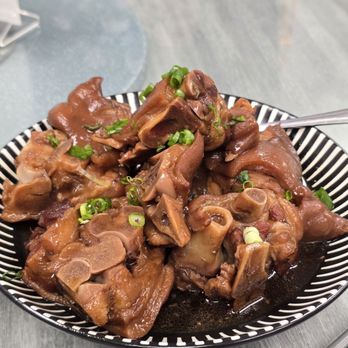 Luyixian - Pork trotters - Shanghainese Near Me - Alhambra, California