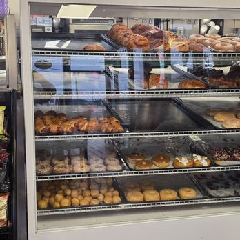 Donut King - Bakery and breakfast - Donuts Near Me - Covington, Georgia