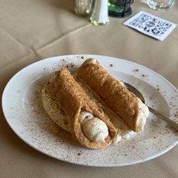 Pesto's By Lance - Cannoli with sweet cream. Fantastic!