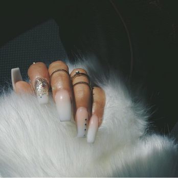 Acryliq Nails - Nail Salons Near Me - Canoga Park, California