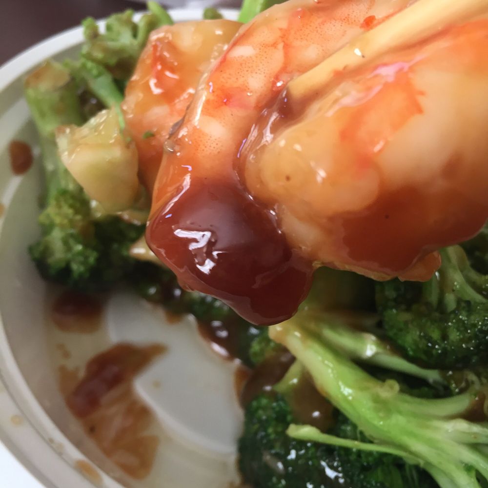 I ordered shrimp with broccoli and the sauce is like gelatin.... wet weird I ordered shrimp with broccoli and the sauce is like gelatin.... wet weird