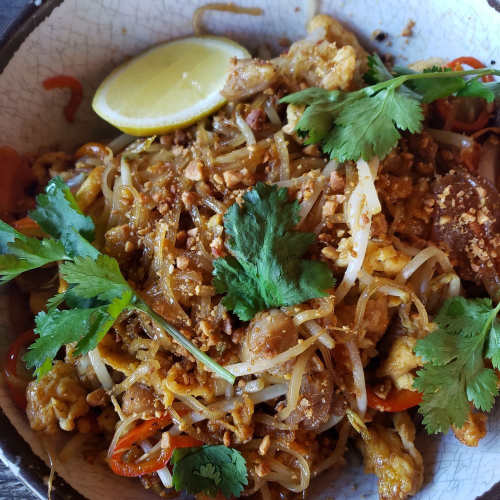 Umai - Chicken pad thai - Asian Fusion Near Me - Mexicali, BCN Umai - Chicken pad thai - Asian Fusion Near Me - Mexicali, BCN