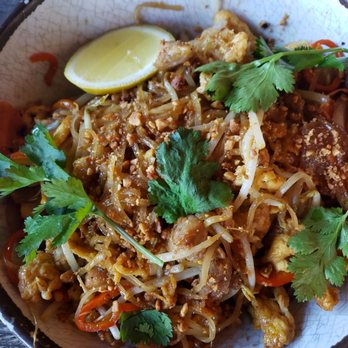 Umai - Chicken pad thai - Asian Fusion Near Me - Mexicali, BCN Umai - Chicken pad thai - Asian Fusion Near Me - Mexicali, BCN