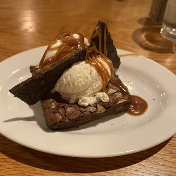Rooster - Brownie with ice cream - New American Near Me - Newington, Connecticut Rooster - Brownie with ice cream - New American Near Me - Newington, Connecticut