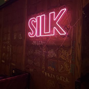 The Giant Penny Whistle - Silk - Wine Bars Near Me - Chicago, Illinois