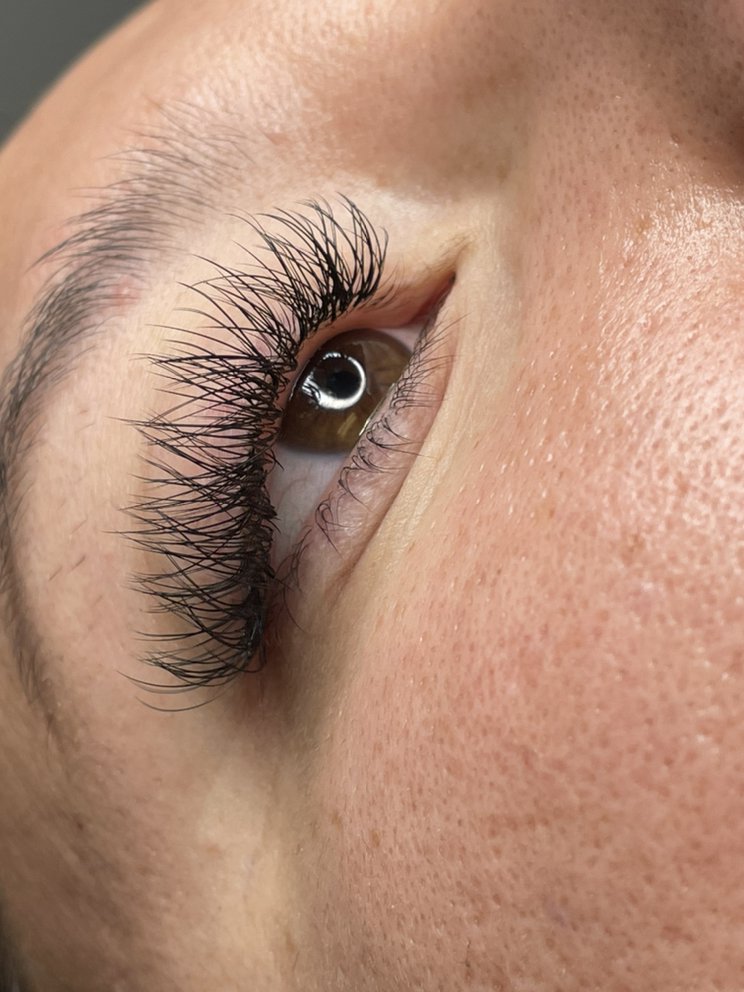 Lashes By Stefhiny Logo