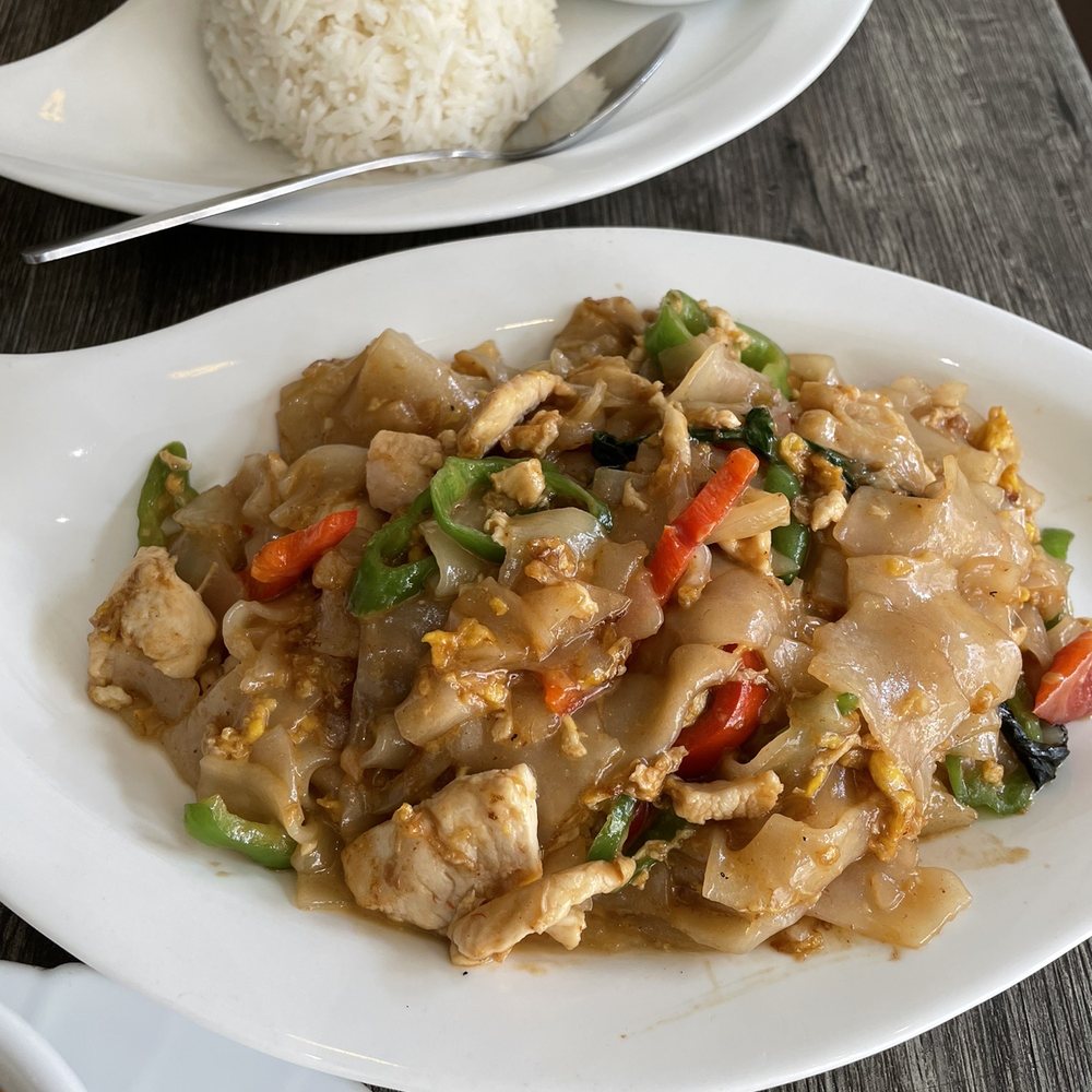 Living Thai - Drunken Noodle - Thai Near Me - New York, New York Living Thai - Drunken Noodle - Thai Near Me - New York, New York