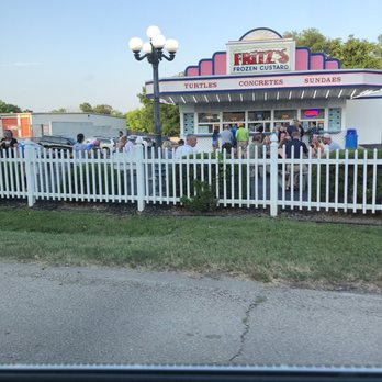 Fritz's Frozen Custard - Patio & front of bldg - Ice Cream & Frozen Yogurt Near Me - Valley Park, Missouri