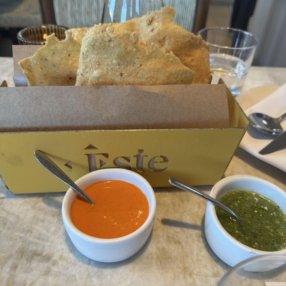 Este - Chips and salsa - Seafood Near Me - Austin, Texas Este - Chips and salsa - Seafood Near Me - Austin, Texas