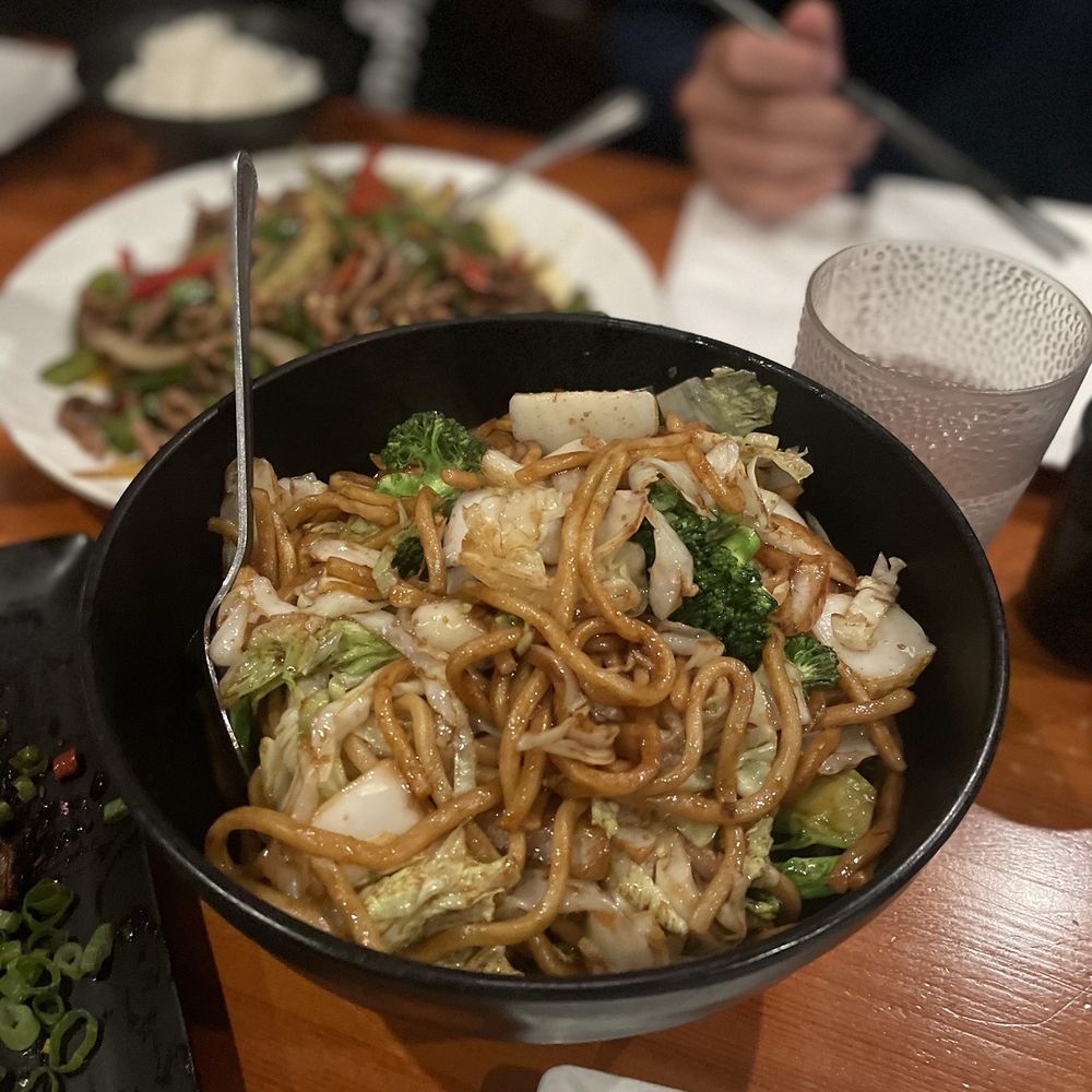 Spicy Dragon - vegetable chow mein - Chinese Near Me - Sacramento, California