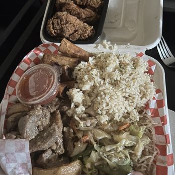 Mama's Lumpia - Adobo wings, lumpia, garlic fried rice, Pancit and pork adobo - Filipino Near Me - Pacheco, California