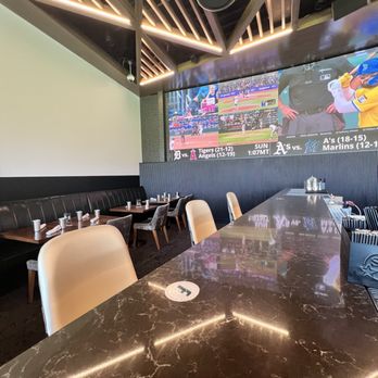 Flanker Kitchen + Sports Bar - Sports Bars Near Me - Glendale, Arizona