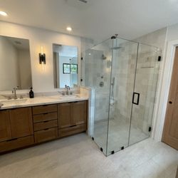 Enrique Arellano Glass - Shower