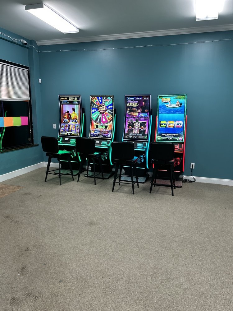 777 PUFF N STUFF 40 Devils Hollow Access Rd, Frankfort, Kentucky