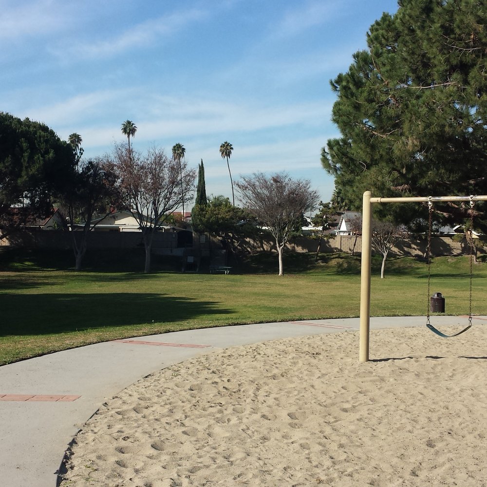 Cherry Cove Park - Open space to the right - Parks Near Me - Lakewood, California