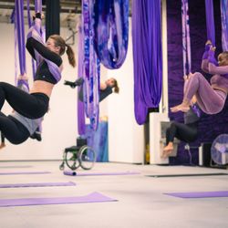 Fly Freak Studio - Work your upper body in Sling - Tricks and Training or Straddle Up!