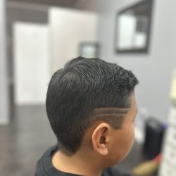 Bella Blowdry & Beauty Bar - Male hair cut .