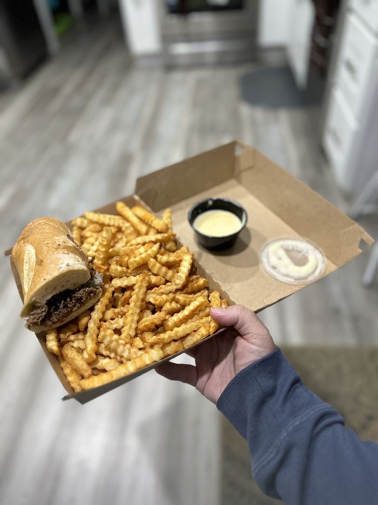 Food from Chickie's & Pete's