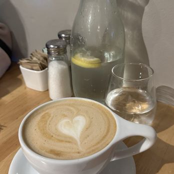 Dolina Santa Fe - Latte - Cafes Near Me - Santa Fe, New Mexico