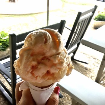 Peach Park - Peach cheesecake small cone - Ice Cream & Frozen Yogurt Near Me - Clanton, Alabama