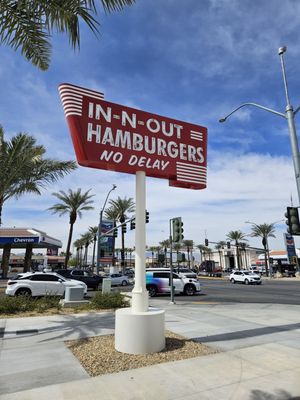 In-N-Out Burger by null