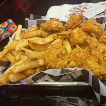 Cali Kitchen and Bar - Chicken & Shrimp basket - Cajun/Creole Near Me - Houston, Texas
