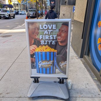 Garrett Popcorn Shops - Popcorn Shops Near Me - Chicago, Illinois