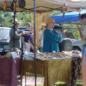 Hardwick Farmer's Market - a woman selling food - Farmers Market Near Me - Hardwick, Vermont Hardwick Farmer's Market - a woman selling food - Farmers Market Near Me - Hardwick, Vermont