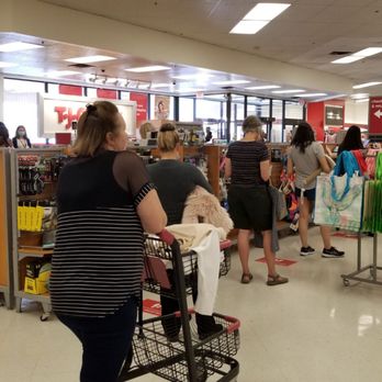 TJ Maxx- Happy Valley - Long lines, social distancing - Department Stores Near Me - Portland, Oregon TJ Maxx- Happy Valley - Long lines, social distancing - Department Stores Near Me - Portland, Oregon