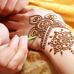 Art of Eyebrows - Ask about our high-quality henna service.