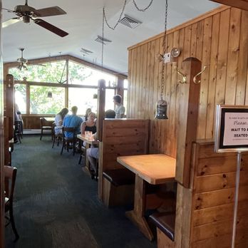 Eagle Harbor Inn - American Near Me - Eagle Harbor, Michigan