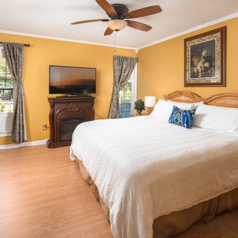 The Victorian Inn - The Garden Suite. - Bed & Breakfast Near Me - Blowing Rock, North Carolina The Victorian Inn - The Garden Suite. - Bed & Breakfast Near Me - Blowing Rock, North Carolina