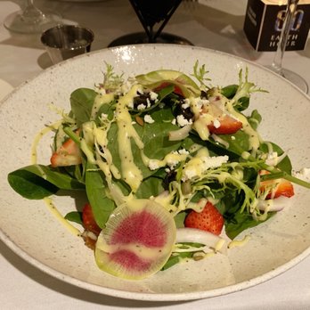 King Street Social Kitchen - Spinach and strawberry salad - Canadian (New) Near Me - Toronto, Ontario