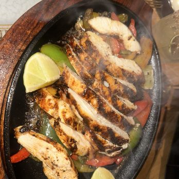 VERDAD True Modern Mexican - 100% Organic Chicken Fajitas - Mexican Near Me - Austin, Texas VERDAD True Modern Mexican - 100% Organic Chicken Fajitas - Mexican Near Me - Austin, Texas