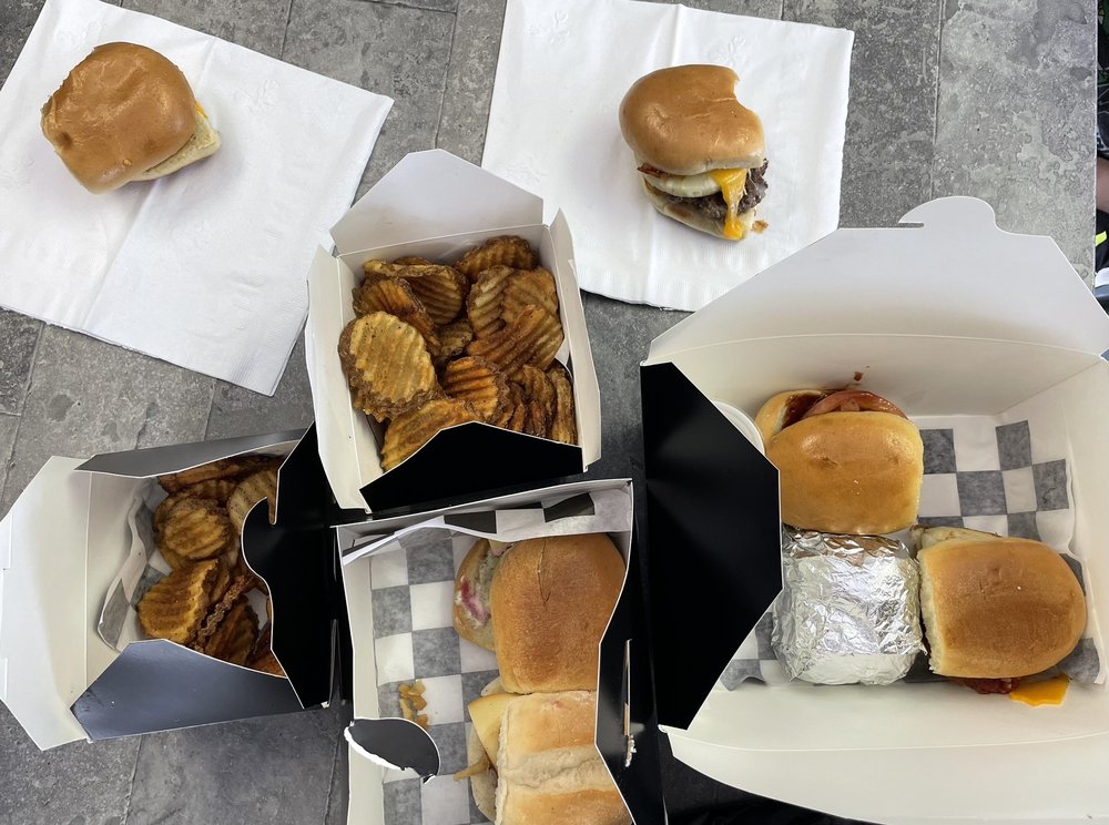 Bravo Sliders-n-Bites Logo