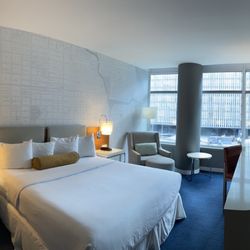 Kinzie Hotel - King bedroom