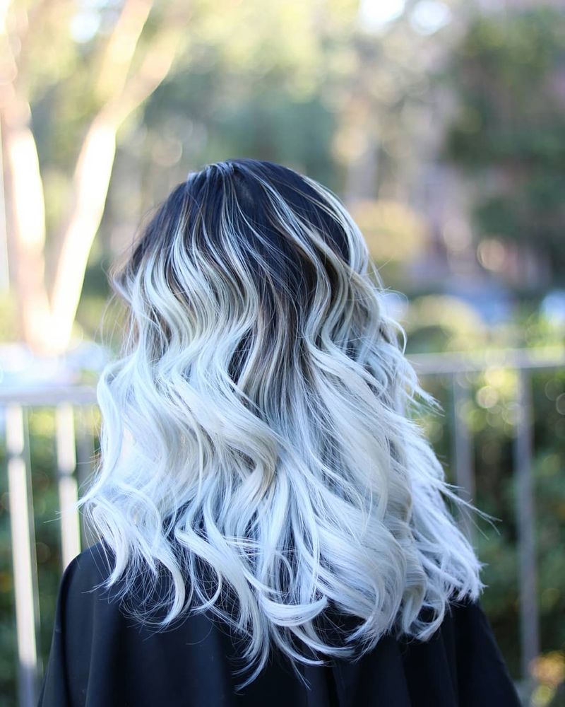 Samuel Van Hair Design Logo