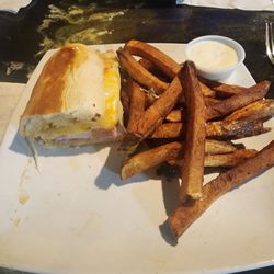 Scallywags Bar and Grill - Scally-cristo