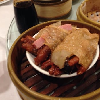 Great Eastern Restaurant - Bean curd roll with mushroom duck feet and deli meat - Dim Sum Near Me - San Francisco, California Great Eastern Restaurant - Bean curd roll with mushroom duck feet and deli meat - Dim Sum Near Me - San Francisco, California