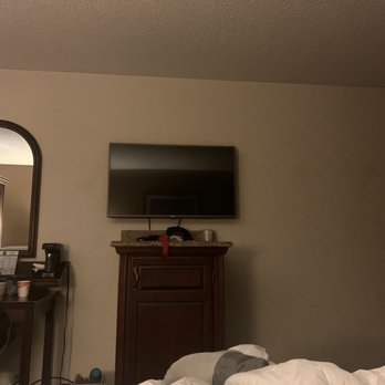 Quality Inn Schaumburg - Chicago - Also small space between the bed and tv to walk - Hotels Near Me - Schaumburg, Illinois Quality Inn Schaumburg - Chicago - Also small space between the bed and tv to walk - Hotels Near Me - Schaumburg, Illinois